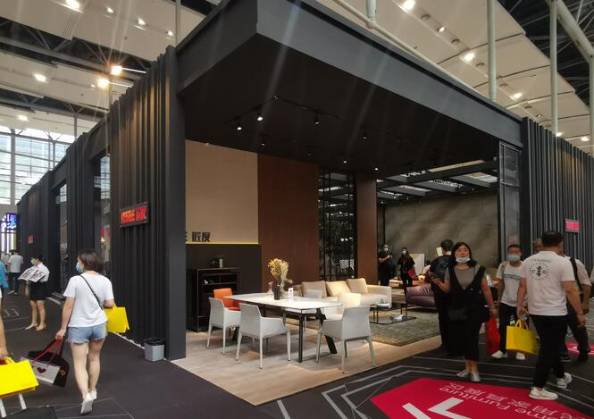 該如何設(shè)計搭建大型展臺？