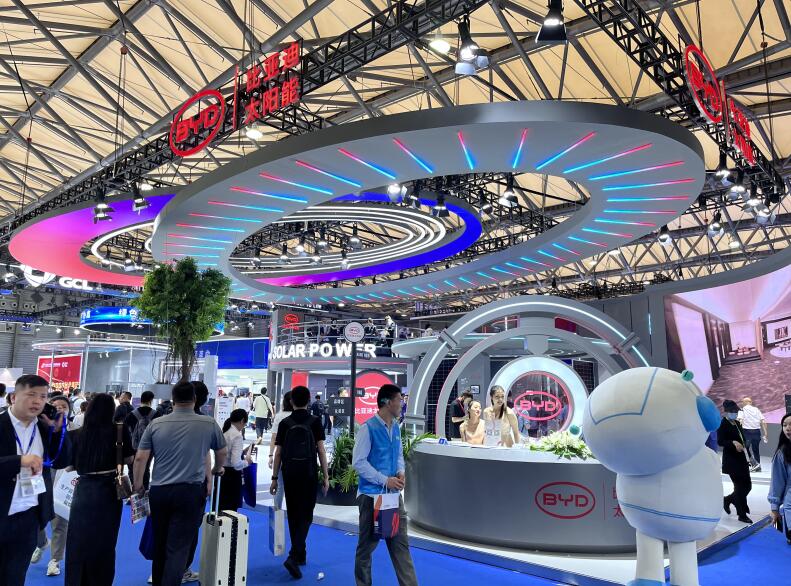 在展覽會上，企業(yè)旨在推銷其產(chǎn)品和服務(wù)。獲得了更好的曝光率，能夠與不同的人互動并理解他們的觀點。這是一個令人驚嘆的社交場所，允許企業(yè)與知名公司和客戶建立強大的網(wǎng)絡(luò)連接。