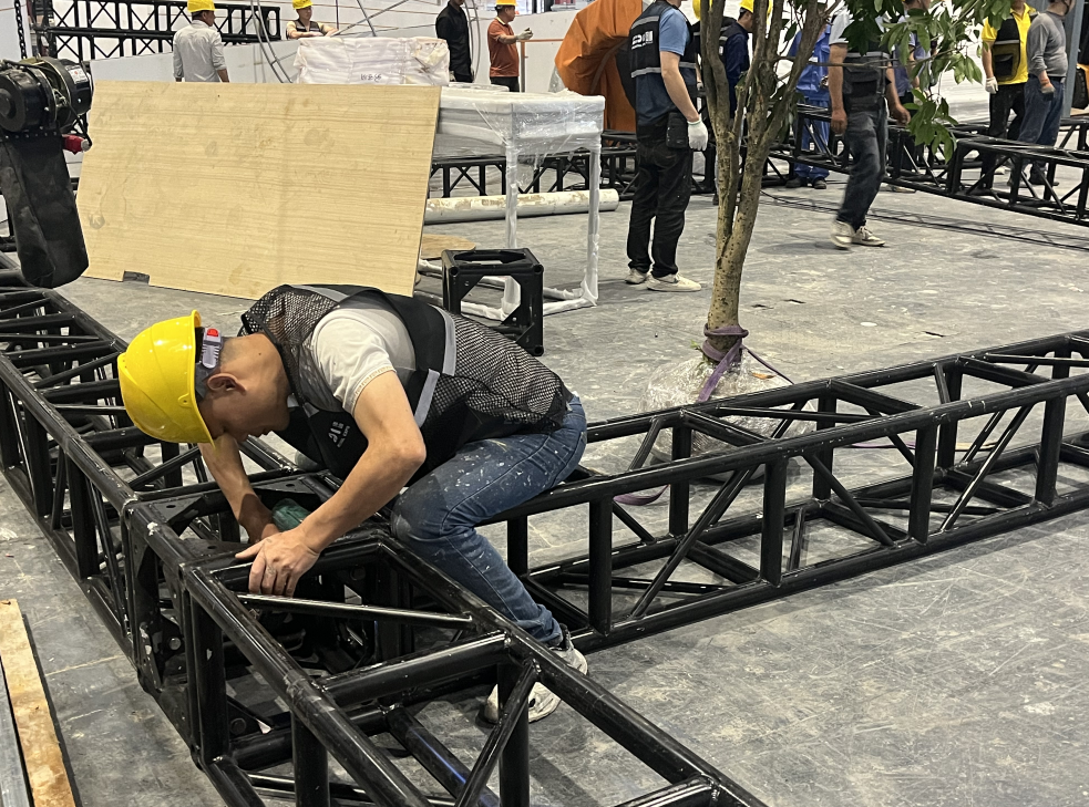 如何預(yù)防展臺坍塌？專業(yè)展覽展會搭建公司為您提供建議